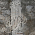 LARRESSINGLE - chapelle romane : statue de saint Sigismond, roie des Burgondes à qui la chapelle est dédiée