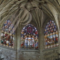 CONDOM - cathédrale Saint-Pierre : vitraux au-dessus du choeur