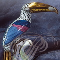 HONGRIE - HÉREND : figurine en porcelaine (toucan : décor résille noir et or) 