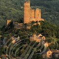 NAJAC - la forteresse royale (XIIe et XIIIe siècles) dominant le village (face est) 