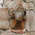 CUREMONTE - château de la Johannie : fenêtre à meneaux (détail)