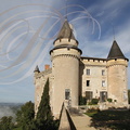 Château de Mercuès  (Relais et Châteaux) - façades dominant la vallée du Lot et sur le parc 