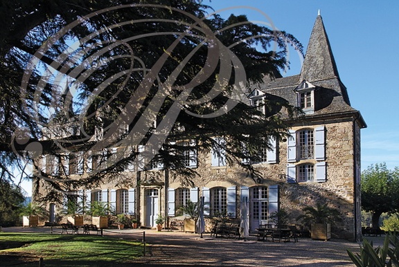 BRIVEZAC (près de Beaulieu-sur-Dordogne)  -  Château de LA GRÈZE (chambres et table d'hôtes) :  façade est 