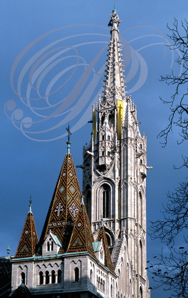BUDAPEST_église St Mathias le clocher.jpg