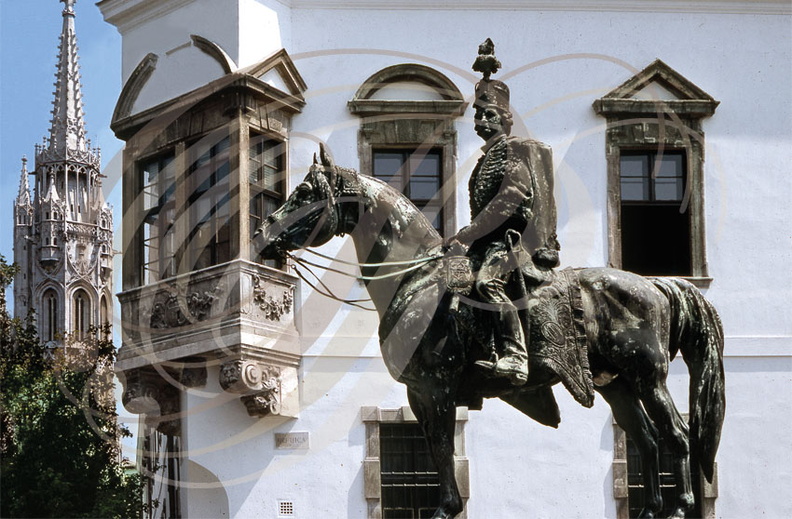 HONGRIE_BUDAPEST_BUDA_Quartier du Château_statue d'un hussard.jpg
