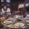 HONGRIE - HÉREND  :  table  du restaurant "Apicius" dressée avec de la porcelaine provenant de la fabrique 