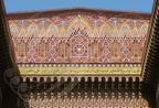MOSQUÉE HASSAN II - 4 - la salle de prière : détail du plafond ouvert (bois peint : zouack)