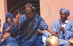 GOULIMINE (Maroc) - danse de la GUEDRA accompagnée du joueur de TBAL