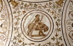 EL JEM (Tunisie) -  musée des mosaïques : détail de la procession dyonisiaque (Bacchus enfant chevauchant une tigresse)