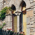 BRUNIQUEL - le village (fenêtre géminée)