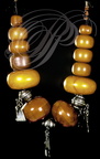 COLLIER (Jbel Sarhro) - ambre et pendentifs en argent 