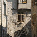 VAREN (France - 82) -  ruelle - fenêtre à meneaux