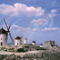 CONSUEGRA (Espagne - Nouvelle Castille) moulins à vent et château