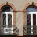 CASTELSARRASIN - Rue de la RÉVOLUTION - arcs en plein cintre surmontes d archivoltes en briques
