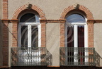 CASTELSARRASIN - Rue de la RÉVOLUTION - arcs en plein cintre surmontes d archivoltes en briques