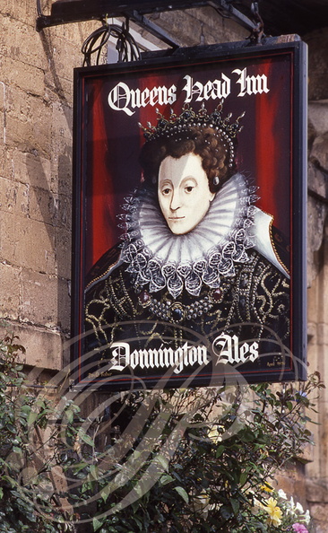 STOW_ON_THE_WOLD_GB_Enseigne_Queens_Head.jpg