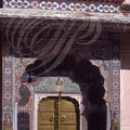 INDE (Rajasthan) - JAIPUR : Palais du Maharadja (porte aux paons illustrant l'automne)