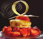 FRAISES : Milllasson aux fraises surmonté d'un ruban de rhubarbe (Auberge de Bardigues à Bardigues - 82)
