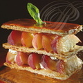 PECHES_Millefeuille_aux_peches_blanches_feuilletage_glace_au_caramel.jpg