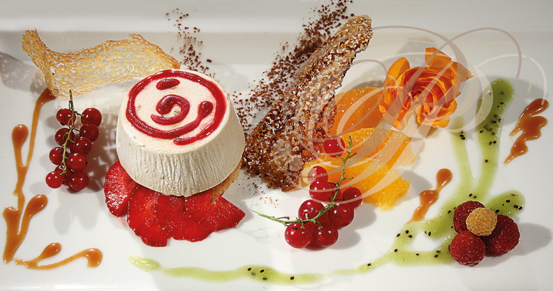 SABLE-parfait-au-CHOCOLAT-blanc_petits-fruits-rouges-et-coulis-de-kiwis.jpg
