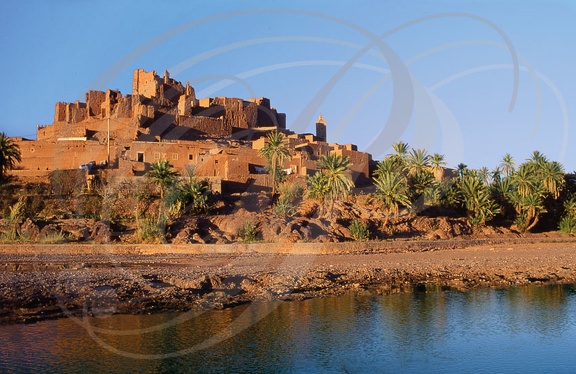 Kasbah de TIFOULTOUTE au bord de l'oued Ouarzazate