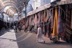 RABAT - la médina : le souk aux tapis : rue des Consuls