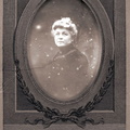 Portrait de l'arrière Grand Mère - 1 (avant)