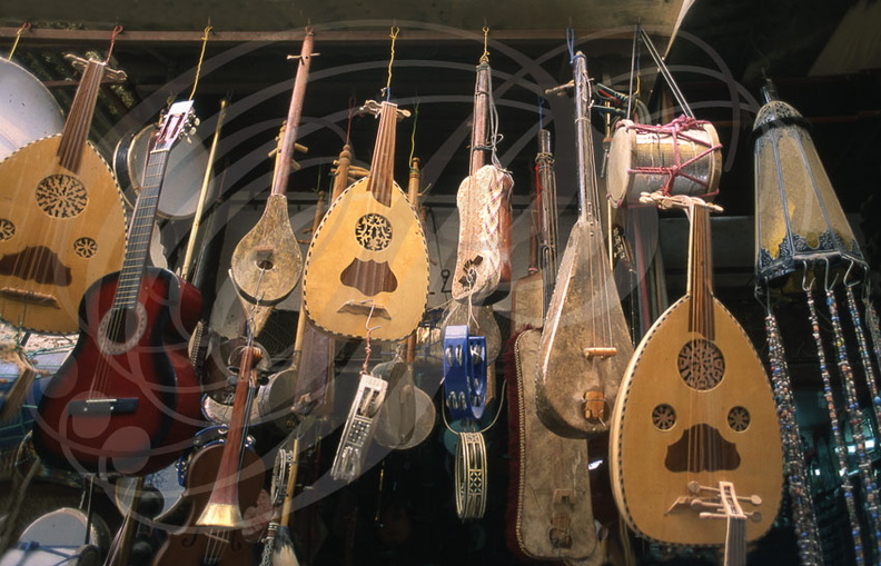 FÈS - la médina : le souk des instruments de musique