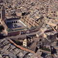 MARRAKECH - la médina : la Mosquée Ben Youssef au premier plan la Koubba