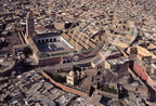 MARRAKECH - la médina : la Mosquée Ben Youssef au premier plan la Koubba