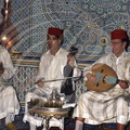 FÈS - musiciens animant une soirée : un tambourin (le bendir),  un violon (la Kamanja) et un luth (l'Aoud)