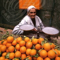 MARRAKECH - la médina : le marchand d'oranges