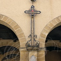 MIÉLAN (sud-ouest d'Auch) - croix de la place de la halle
