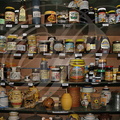 GRAMONT (France - 82) Musée du miel : collection de miels du monde (détail)