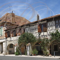 SOLOMIAC (Lomagne gersoise) - Mairie et place à cornière 