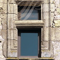 FENEYROLS (France -82) - le château : fenêtre à meneau