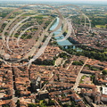 MONTAUBAN - au premier plan : faubourg de Villenouvelle - au fond : la vieille ville et  le Tarn 