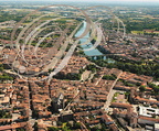 MONTAUBAN - au premier plan : faubourg de Villenouvelle - au fond : la vieille ville et  le Tarn 