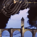 CAHORS - le Pont Valentré au crépuscule (à 3 km du château de Mercuès)