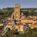 CONDOM - Cathédrale Saint-Pierre - le clocher dominant le village