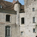 GOUDOURVILLE_le_chateau_la_cour_interieure.jpg