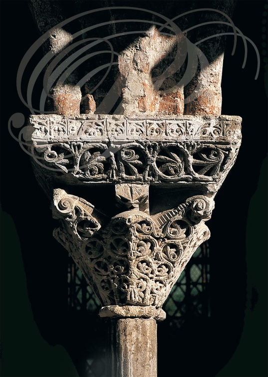 MOISSAC (France - 82) - abbatiale Saint-Pierre : le cloître (détail d'un châpiteau)