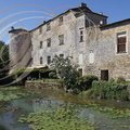 FOURCES_le_chateau_Renaissance_du_XVe_siecle_au_bord_de_lAuzoue.jpg