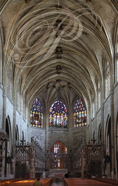 CONDOM_cathedrale_Saint_Pierre_la_nef_et_la_voute_en_croisee_dogives_XVIe_siecle.jpg