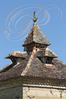 SAINTE-MÈRE (environs : à l'est - France - 32) - pigeonnier porche à lanternon et lucarnes d'envol (lieu dit CLOT)  
