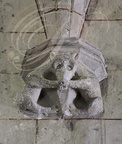 BERNÈDE - église Saint-Leu : chapiteau soutenant un pilier de la voûte en croisées d'ogives
