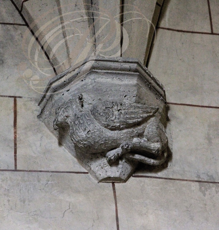 BERNÈDE - église Saint-Leu : chapiteau soutenant un pilier de la voûte en croisées d'ogives 