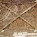 MONGUILHEM - église : dessous du porche en croisée d'ogive et briques