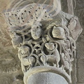 SAINT-MONT - église Saint-Jean-Baptiste : chapiteau représentant Daniel dans la fosse aux lions