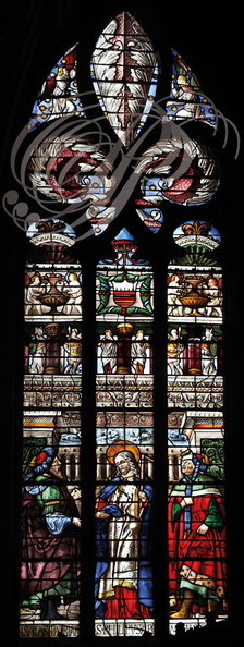 AUCH - Cathédrale Sainte-Marie : vitraux d'Arnaut de Moles (XVIe siècle) restaurés par le maître verrier Jean-Pierre Gey  (Chapelle du Saint Sacrement : panneau de gauche) 